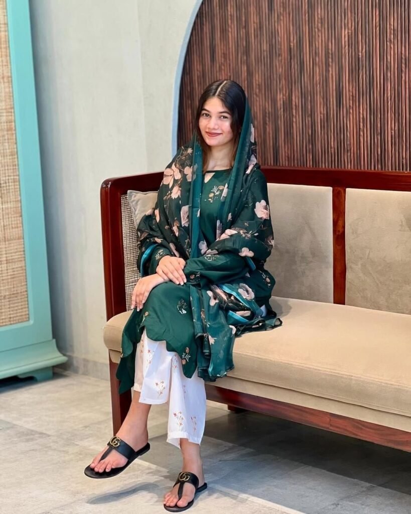 Embroidered Kurta Cord-Set – Emerald Green