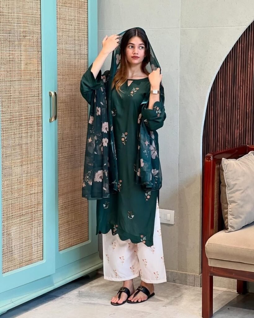 Embroidered Kurta Cord-Set – Emerald Green